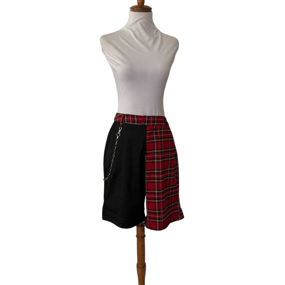 NWT Hot Topic Split Tartan Plaid and Black Bermuda Shorts M - Picture 6 of 7